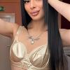 Amira, junge dünne Schönheit, die Deep Throat liebt. Bild